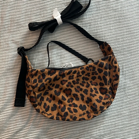 BAGGU Animal Print Crossbody Bag-small - Picture 5 of 12